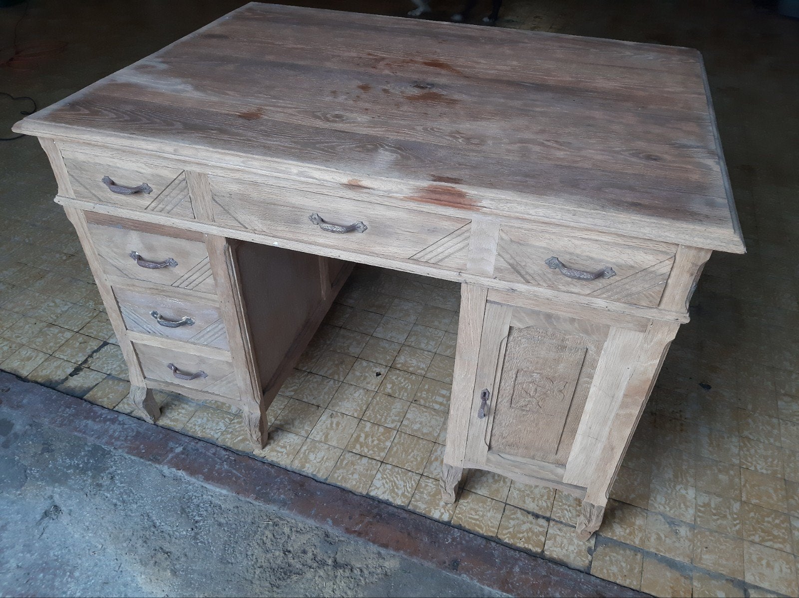 Bureau vis à vis en chêne, Enlèvement