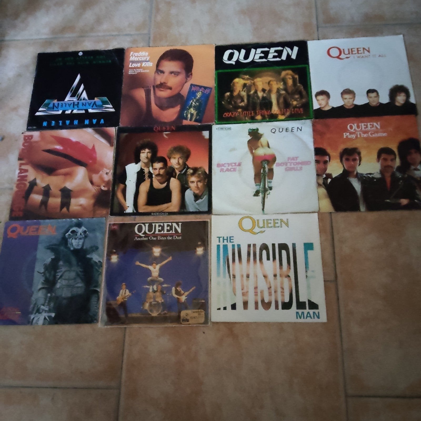Vend 11 vinyles 45t de Queen état near mint, Cd's en Dvd's, Vinyl | Verzamelalbums