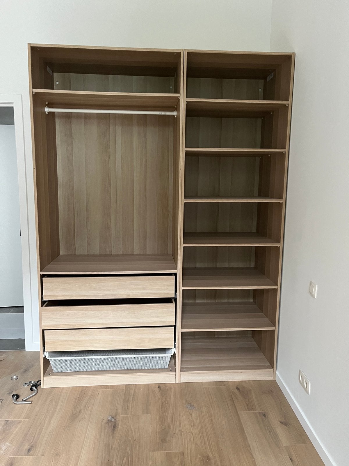 PAX IKEA, Enlèvement, Comme neuf