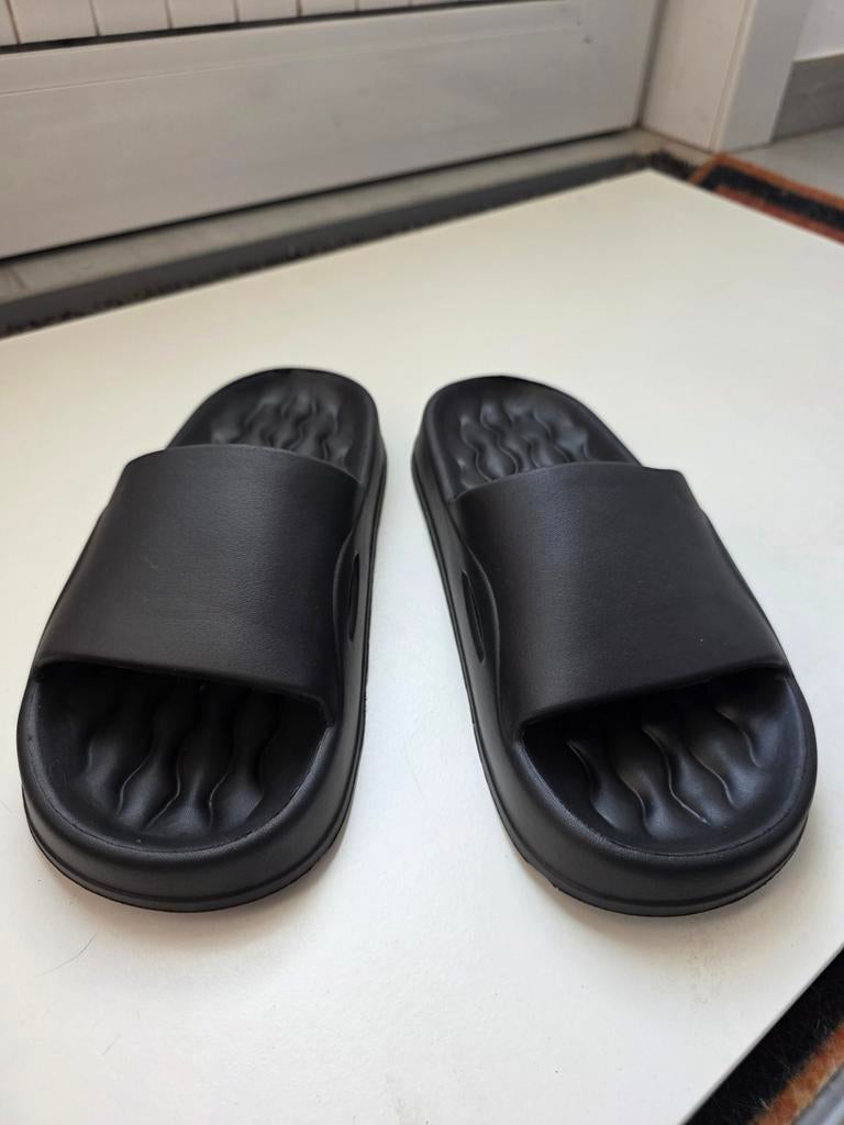Zwarte damesslippers, nooit gedragen, maat 41, Vêtements | Hommes, Chaussures, Andere, Chaussons, Enlèvement ou Envoi, Noir