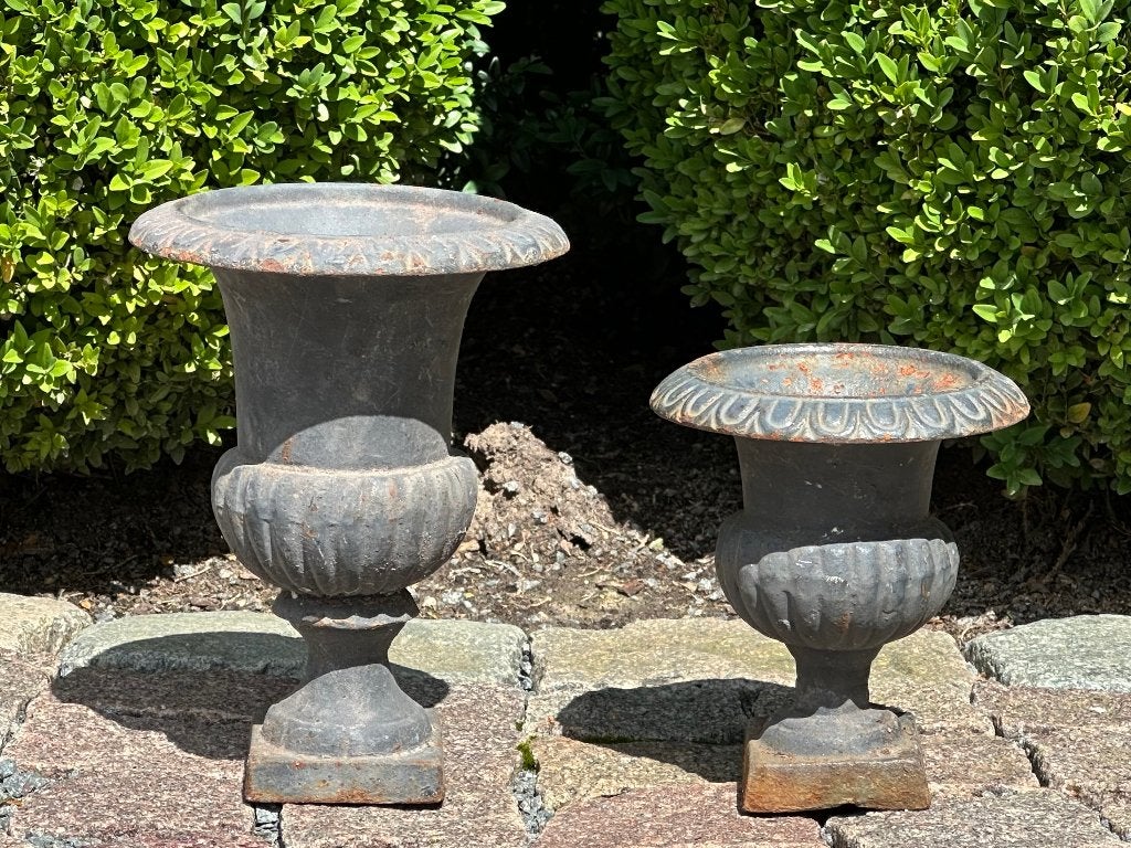 gietijzeren tuinvazen - bloempotjes - hoog 20 en 14,5 cm, Ophalen