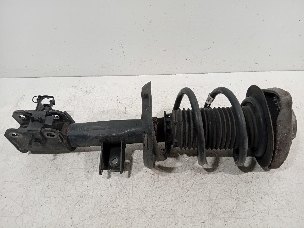 Veerpoot rechts voor Mercedes-Benz CLA, Onderdelen@venauto.nl, Van der Ven Autorecycling B.V., Gebruikt, Ettenseweg 76, 4706 PB Roosendaal, The Netherlands