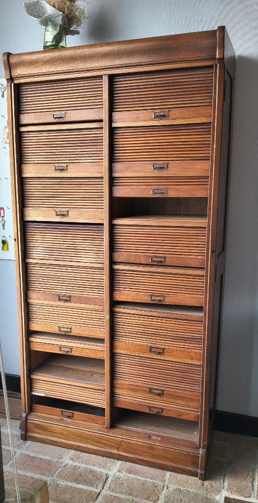 Bureau hoge roluikenkast, Ophalen