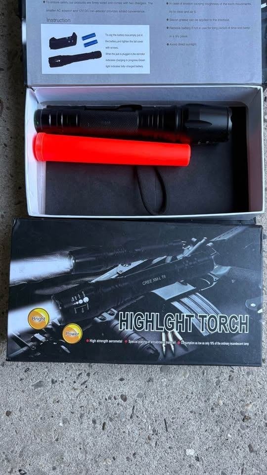 Cree XM-L T6 zaklamp met batterijoplader, set van 3 mogelijk, Caravanes & Camping, Lampes de poche, Enlèvement, Comme neuf, Batterie