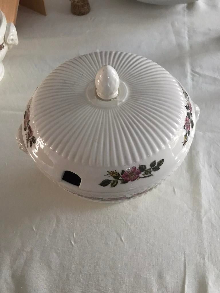 2 Wedgewood schalen Briar Rose, Huis en Inrichting, Ophalen, Keramiek, Wedgwood, Schaal of Schalen