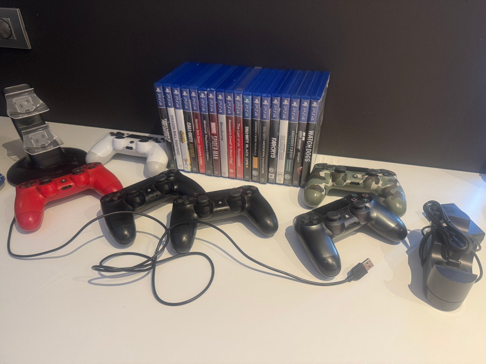 Playstation ps4 games - controllers - oplaadstation te koop, Ophalen of Verzenden, Zo goed als nieuw, Sport