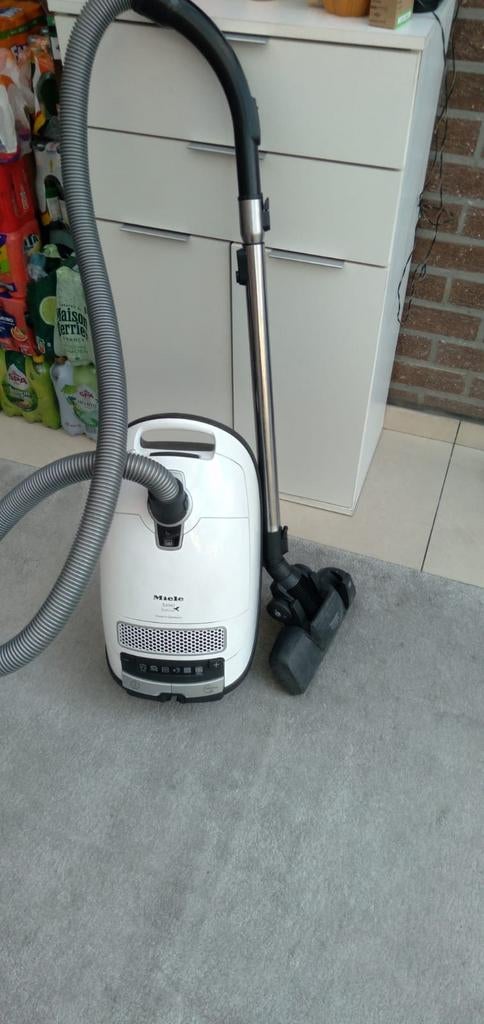 Aspirateur miele C3 -1200W, Electroménager, Aspirateurs