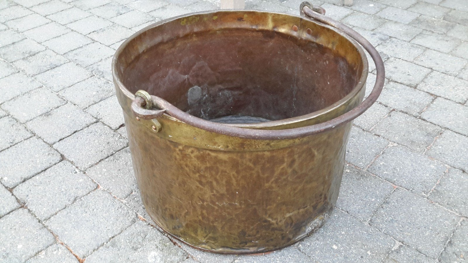 Geel/bruine koperen ketel, Ophalen