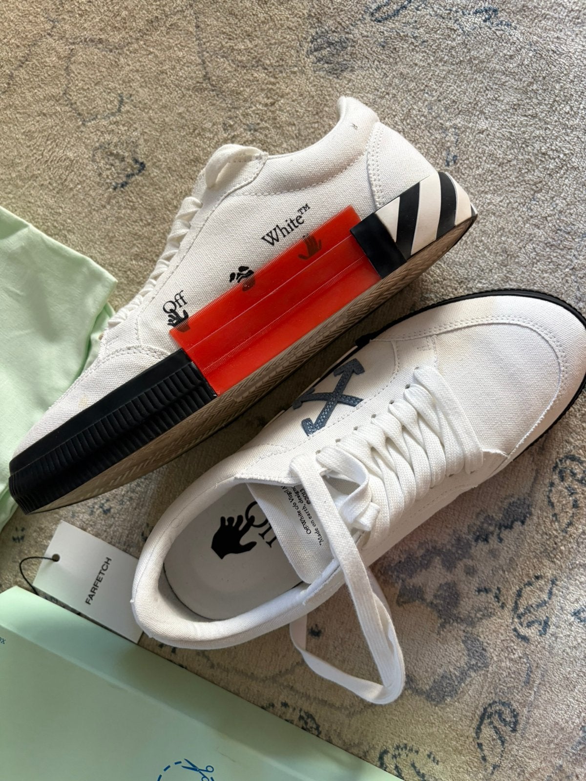 Off White sneakers, Ophalen of Verzenden, Zo goed als nieuw, Sneakers