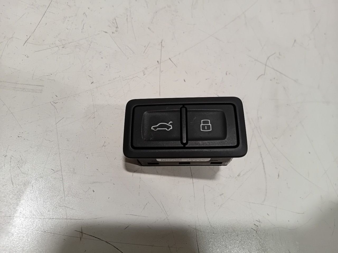 Kofferdeksel schakelaar Audi Q8, Onderdelen@venauto.nl, Van der Ven Autorecycling B.V., Gebruikt, Ettenseweg 76, 4706 PB Roosendaal, The Netherlands