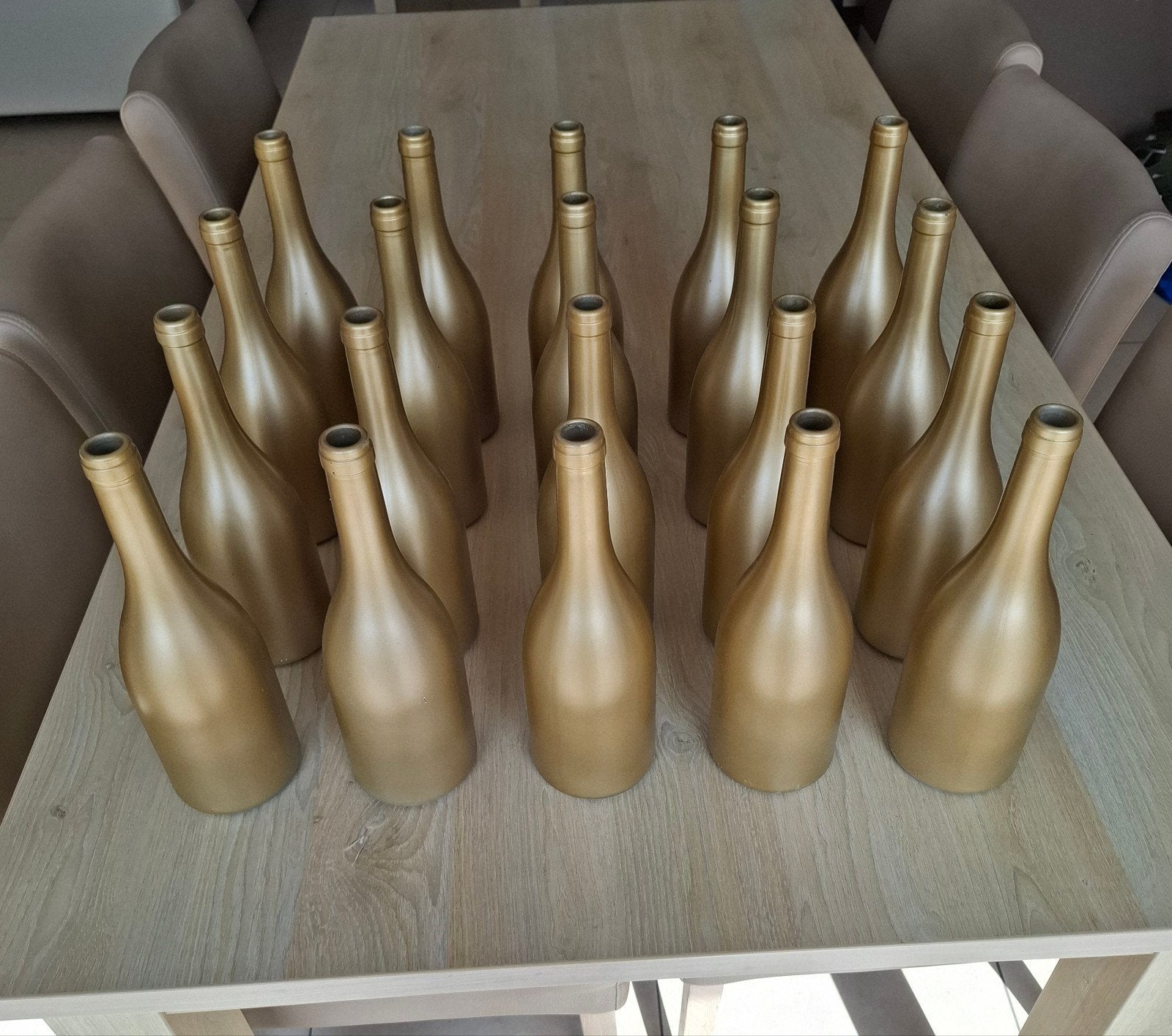Trouwdecoratie te koop: 20 gouden wijnflessen, Ophalen of Verzenden, Zo goed als nieuw