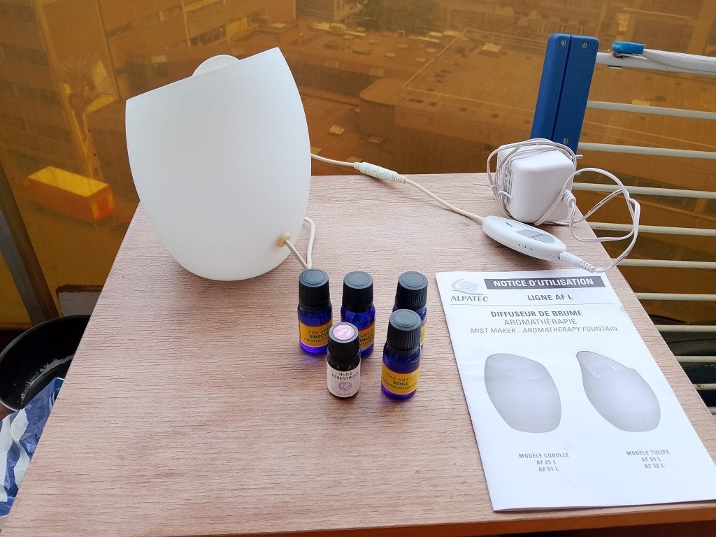 MIST- EN GEURVERSPREIDER + 5 NIEUWE OLIËN, Ophalen, Overige materialen, Gebruikt, Geurverspreider
