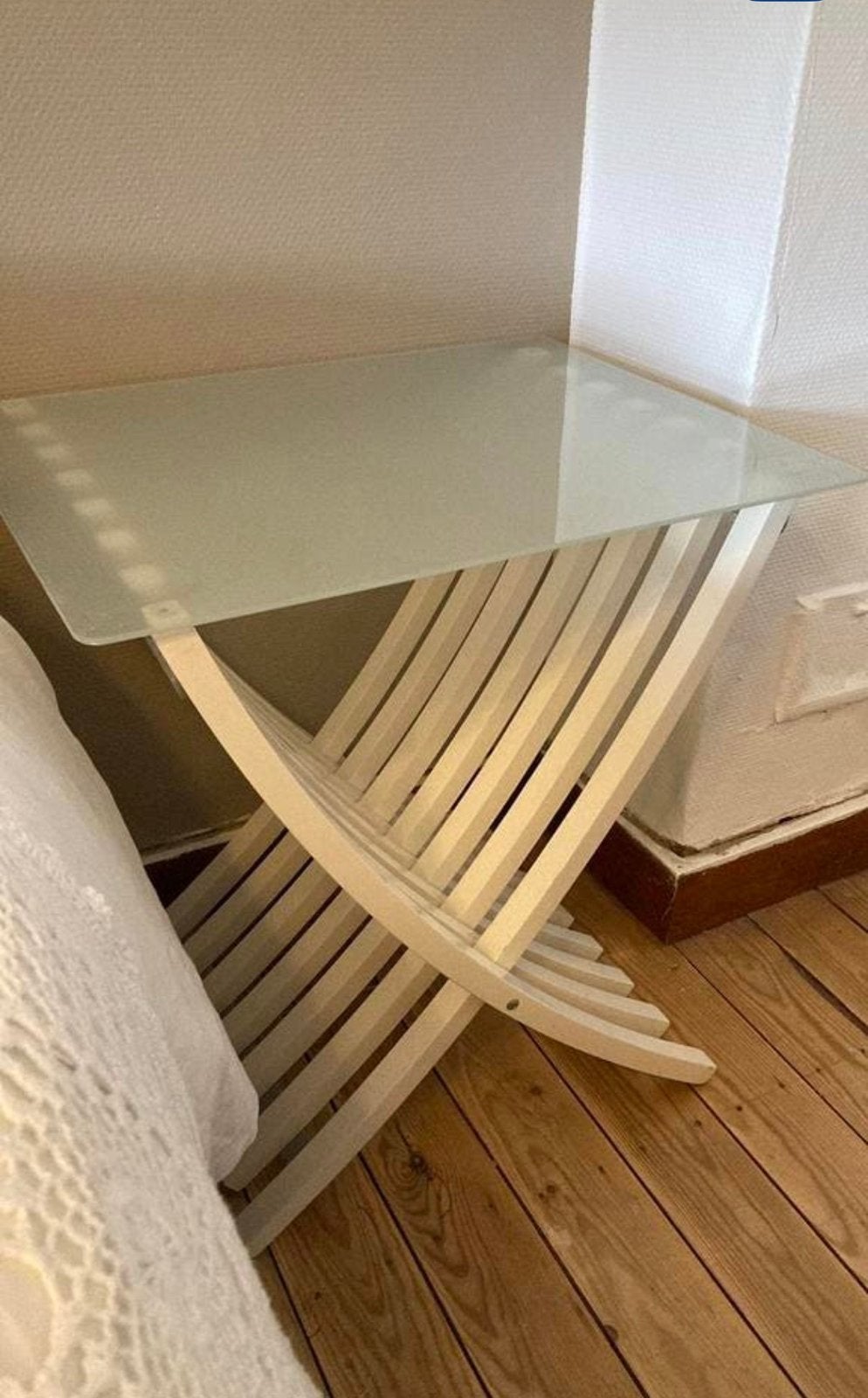 Mooie bijzettafel met melkglazen blad – €15/stuk, Ophalen, Zo goed als nieuw