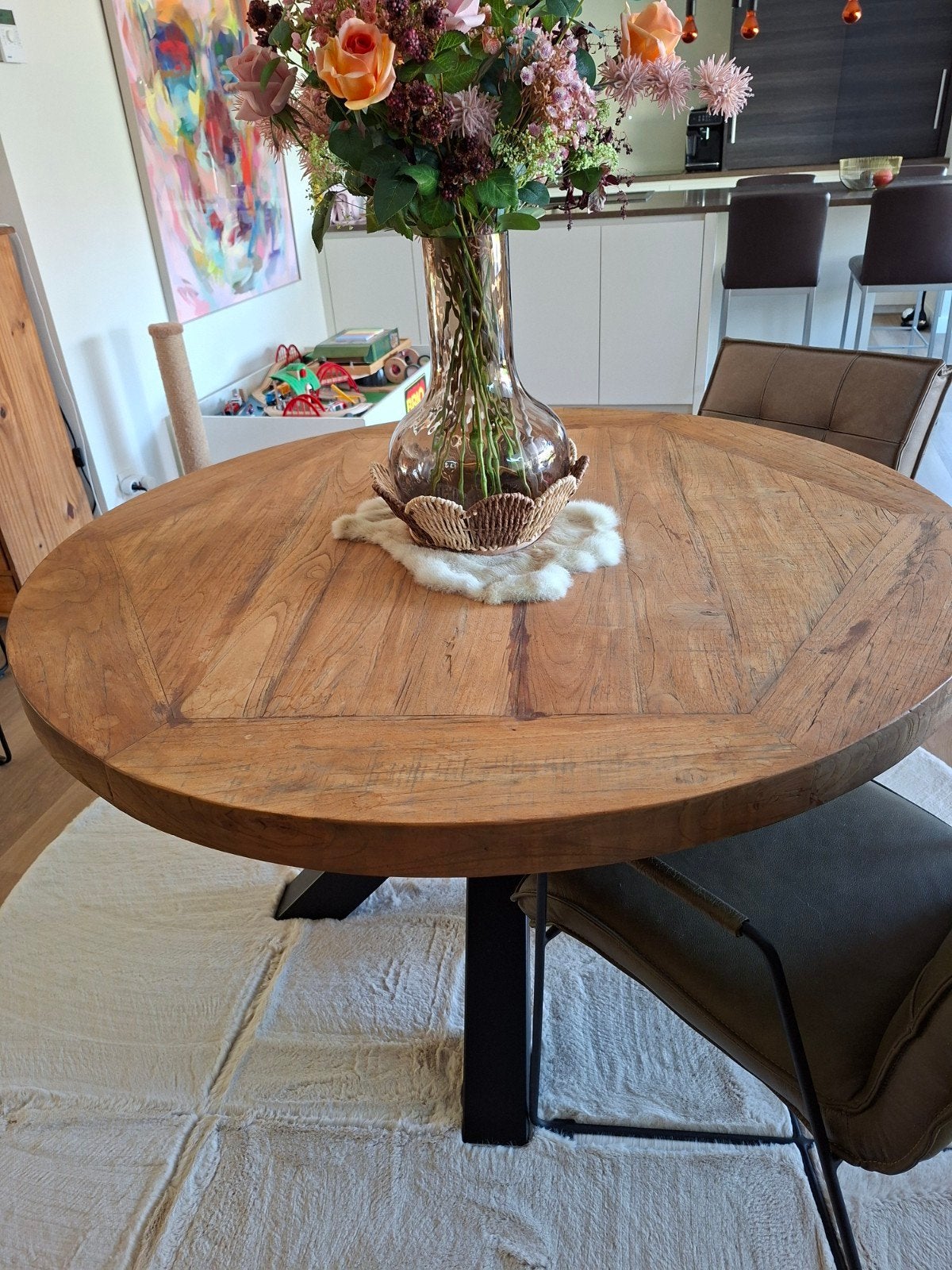 Ronde tafel teak + 4 lederen vintage stoelen + tapijt, Huis en Inrichting, Tafels | Eettafels, Ophalen, Zo goed als nieuw, Rond