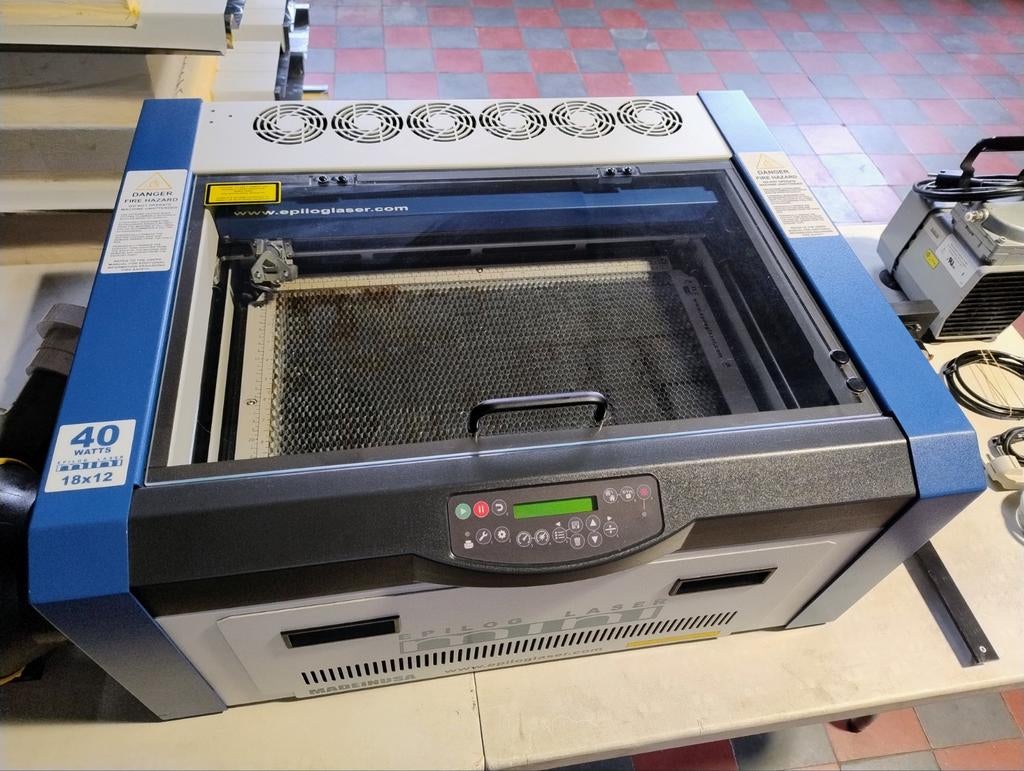 Laser co2 epilog 40w mini 18, Bricolage & Construction
