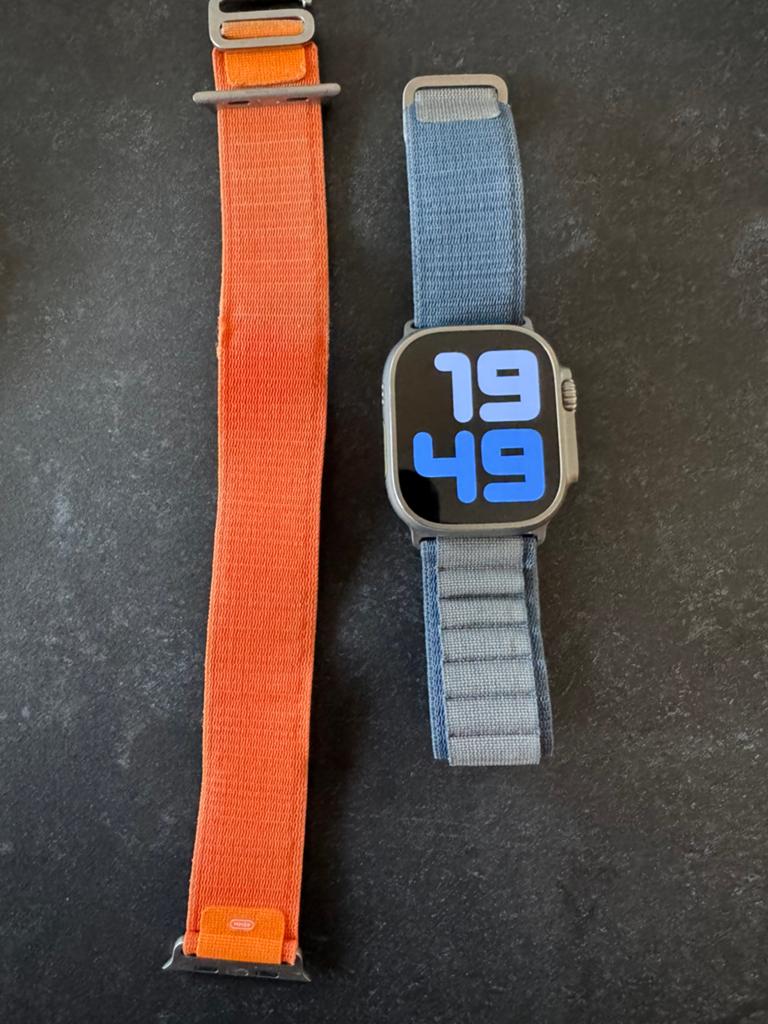 Apple Watch Ultra 1ste generatie, Handtassen en Accessoires, Smartwatches, Ophalen, Zo goed als nieuw, Blauw