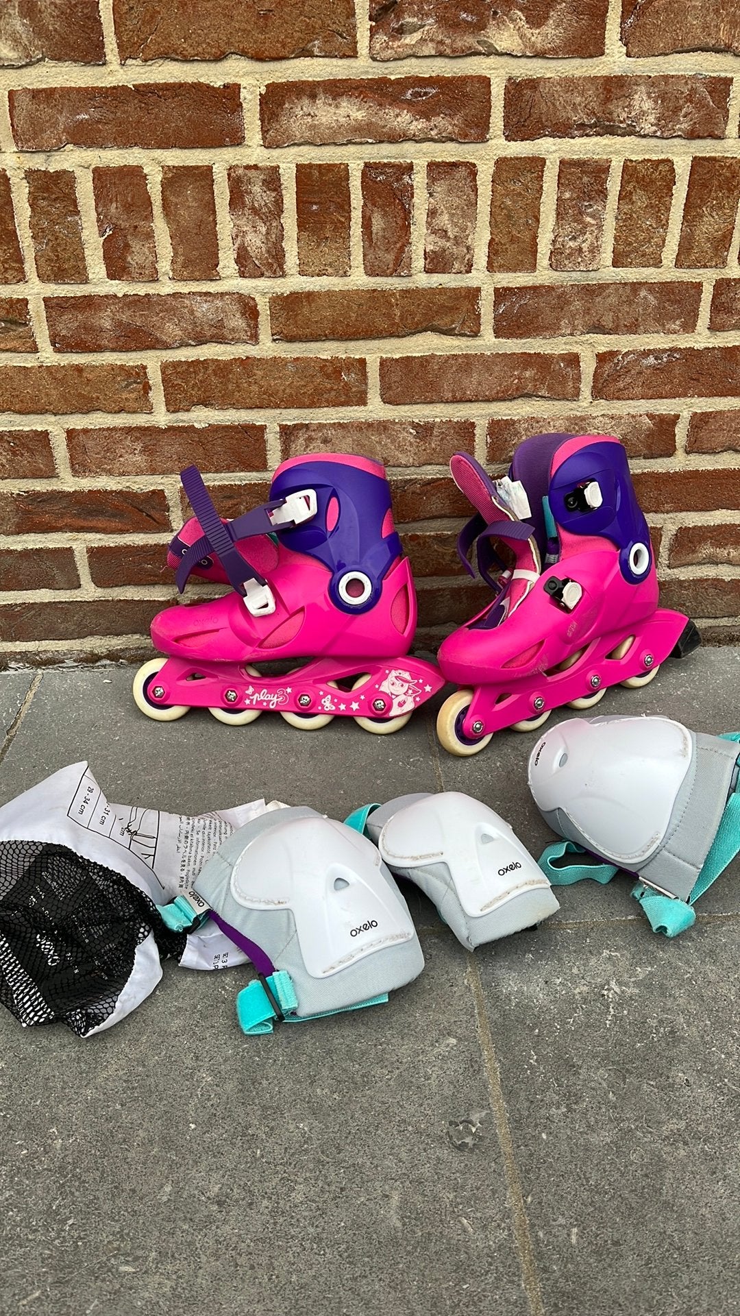 Skates + bescherming, Kinderen en Baby's, Speelgoed | Buiten | Rolschaatsen, Ophalen of Verzenden, Gebruikt, Kinderen