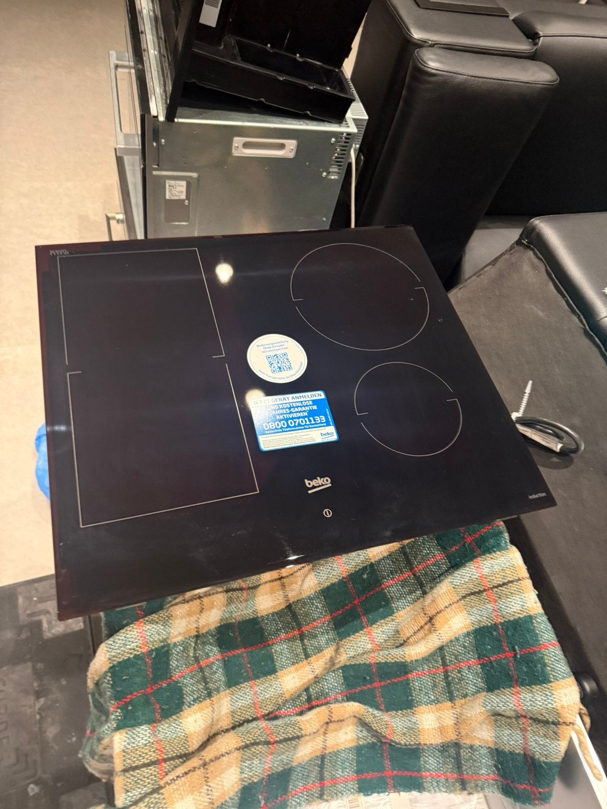 Taque à induction BEKO HII64800 NEUVE 0 Griffes pas utilisé, Neuf, 4 zones de cuisson, Encastré, Enlèvement