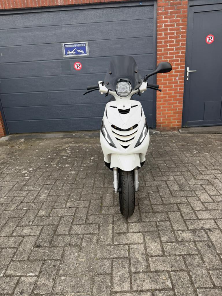 Piaggo zip 4takt b klasse, Fietsen en Brommers, Scooters | Piaggio, Zo goed als nieuw, Zip, Ophalen