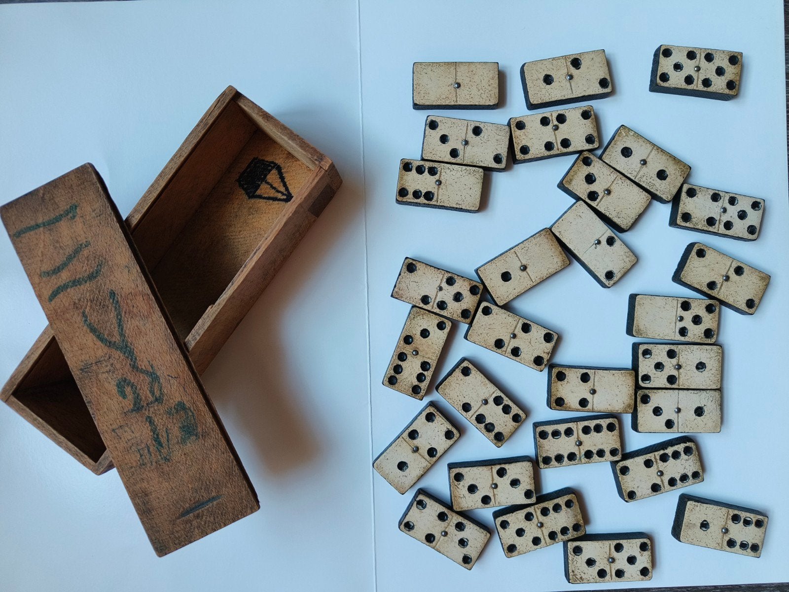 Domino antiek, Ophalen of Verzenden
