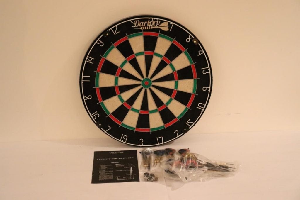 Dartbord DARTPRO met 15 pijlen, Sport en Fitness, Ophalen, Zo goed als nieuw, Dartbord
