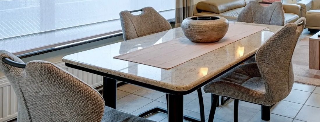 Luxe natuurstenen eettafel met 4 designstoelen, Huis en Inrichting, Ophalen, Zo goed als nieuw