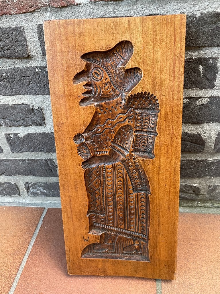 2 speculaasvormen van lokale kunstenaar Wilfried Boeykens, Ophalen, Hout