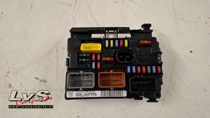 Boîte à fusibles d'un Peugeot 207, -, 3 mois de garantie, Utilisé, -