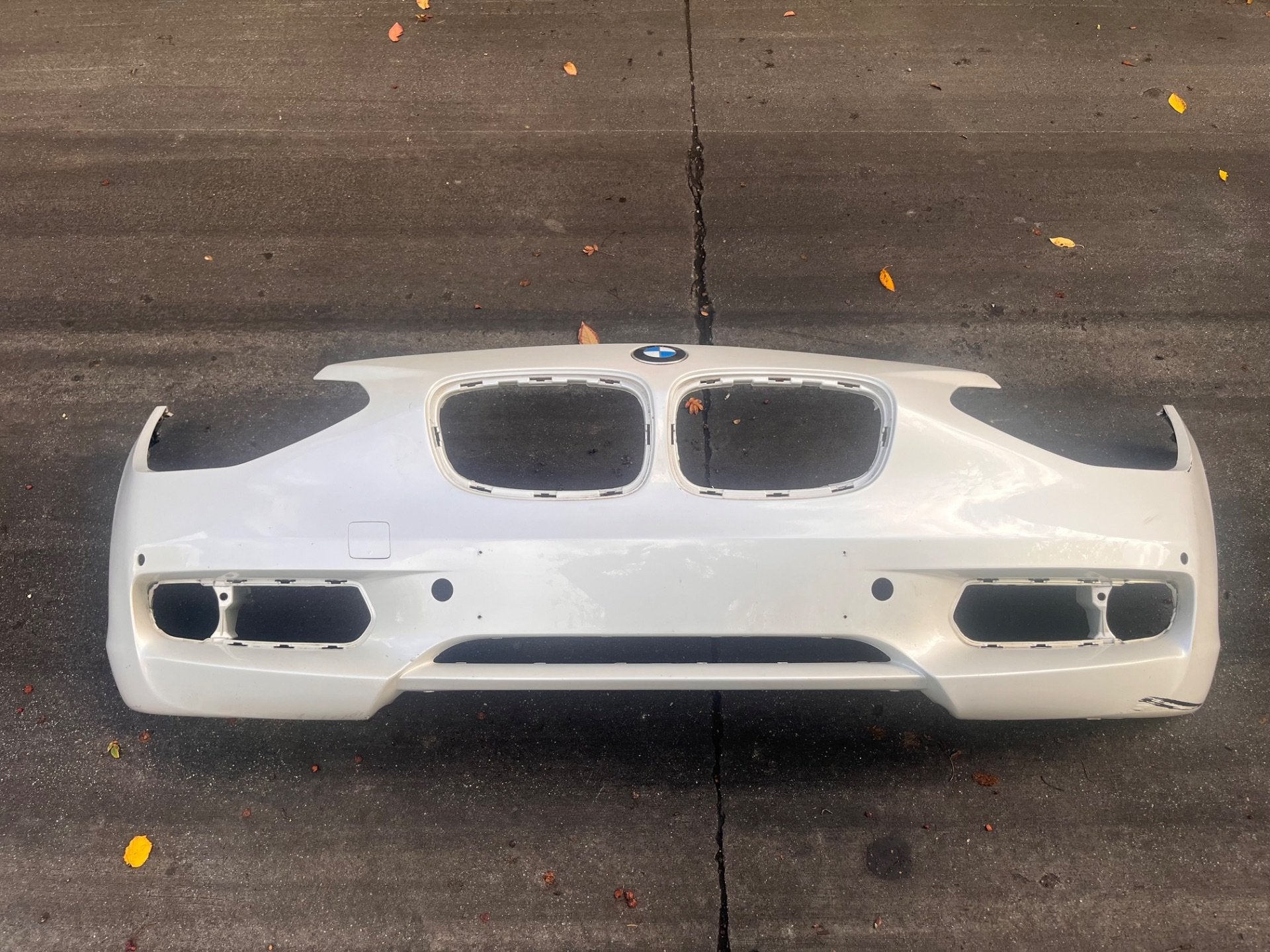 Voorbumper BMW 1 SERIE F20 F21 x4 PDC, Petuelring 130
80788  Munich, DE, Gebruikt, Voor, Info@bmw.de
