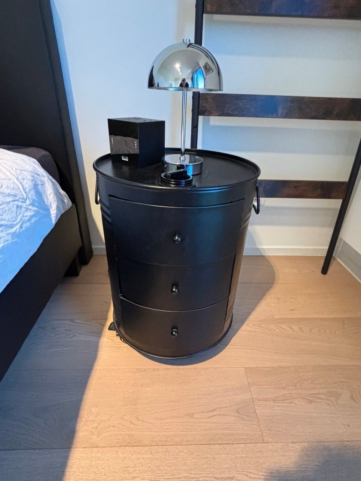 Rond metalen nachtkastje/ladekast - Maison du Monde, Ophalen, Zo goed als nieuw, Metaal of Aluminium, 55 tot 70 cm