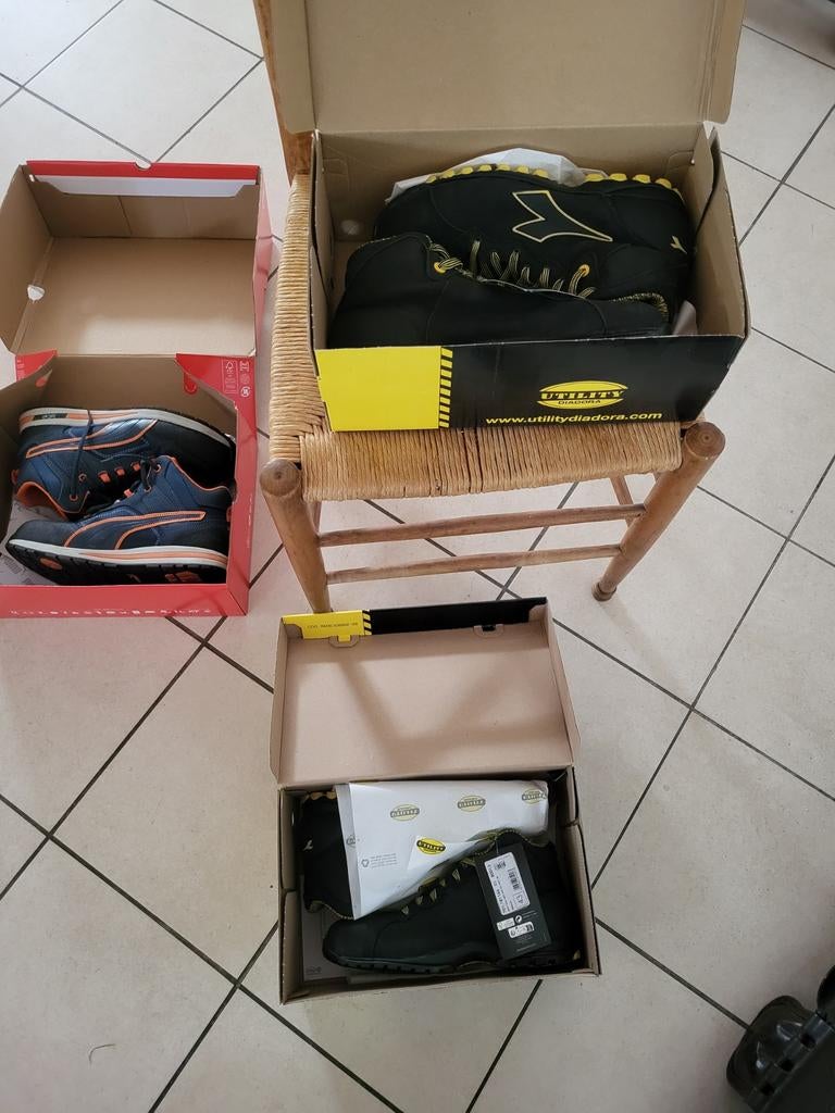 Chaussures de sécurité 3 paires 80 eur la paire où 200 euros, Enlèvement