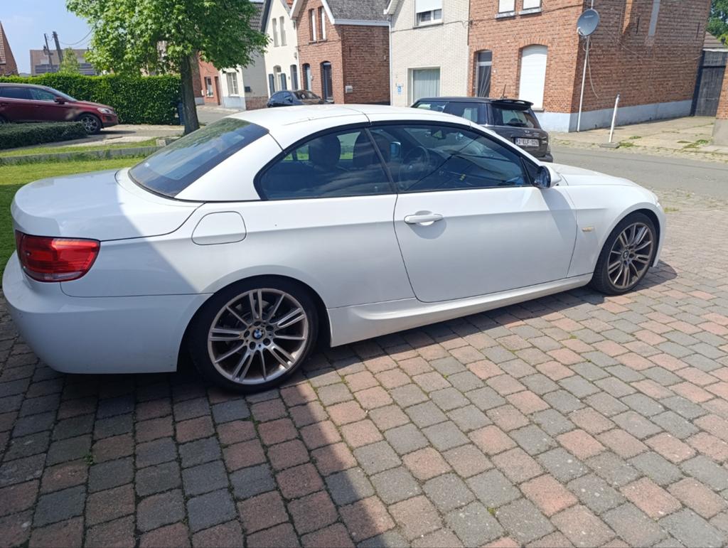 BMW e93 320d cabrio 2008, Auto's, BMW, Automaat, 4 zetels, Achterwielaandrijving, Beige