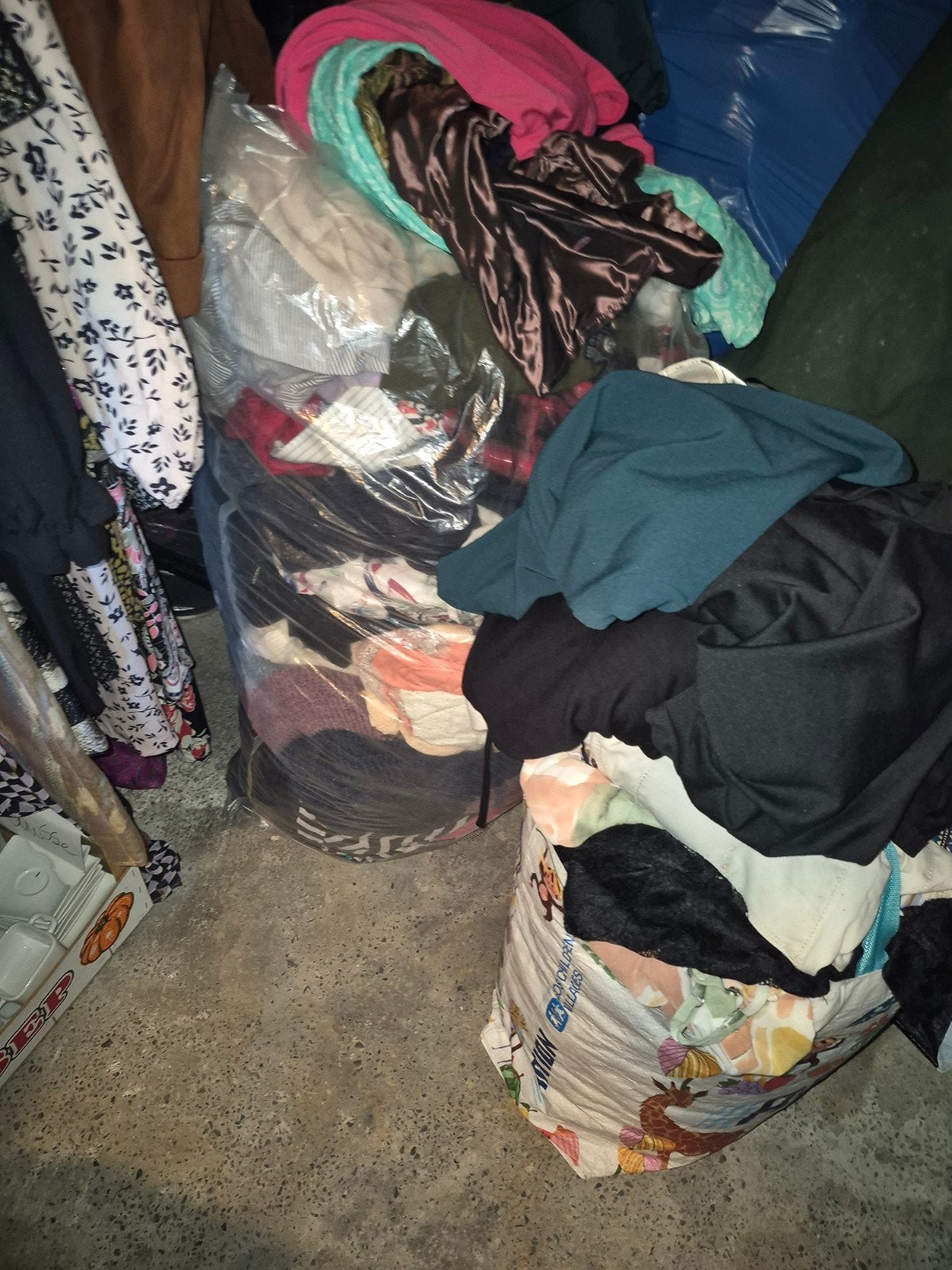 Lot de +/-300 vêtements dames en TB état. Pas de livraison., Enlèvement