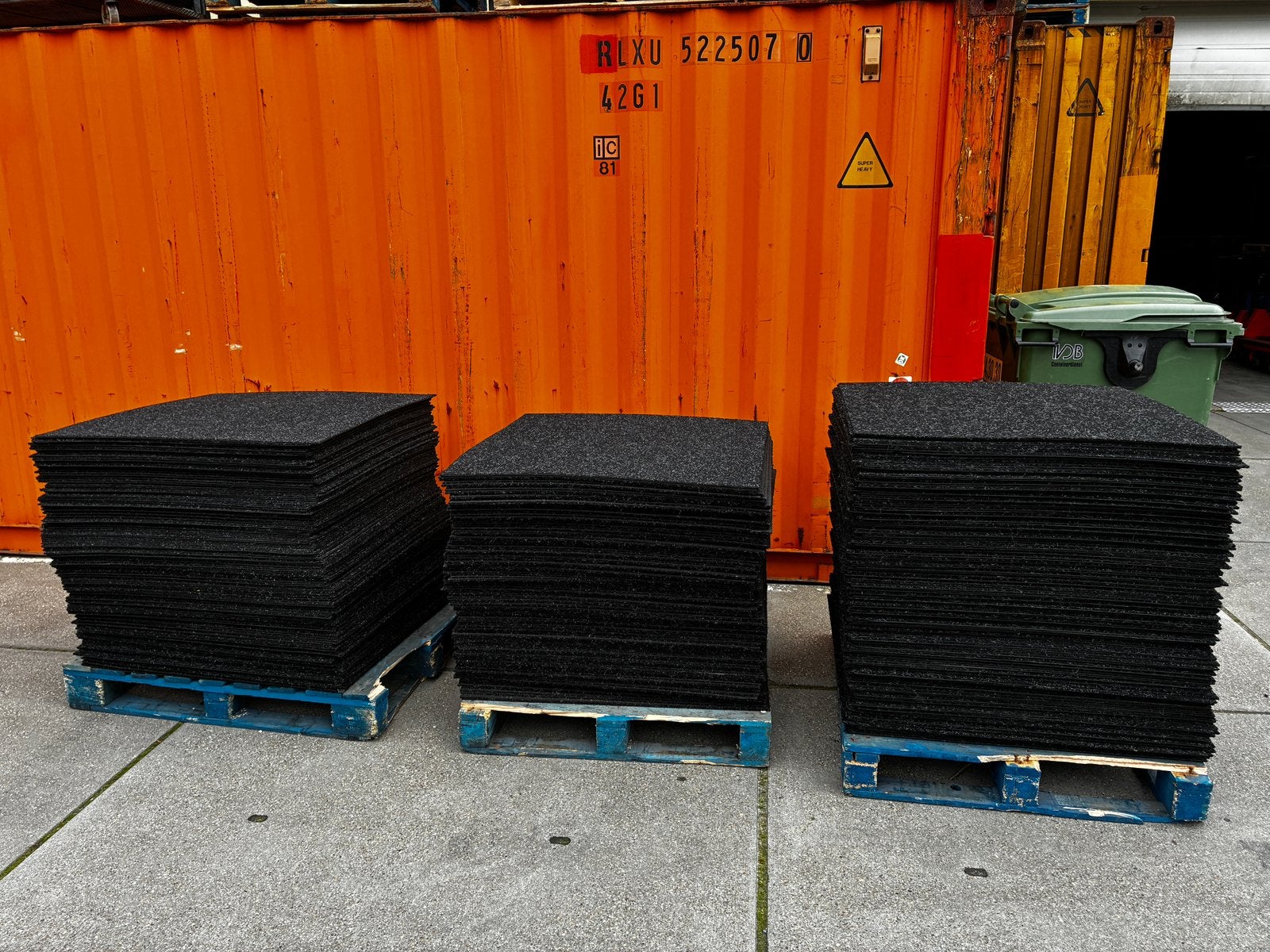 5000m2 tapijttegels / zwarte kleur, Huis en Inrichting, Ophalen, Zwart, Heuga naaldvilt tapijttegel
