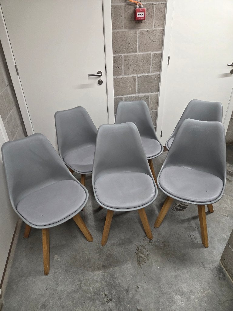 Lot de 6 chaises grises style scandinave avec pieds en bois, Maison & Meubles, Gris, Enlèvement ou Envoi, Scandinave, Bois
