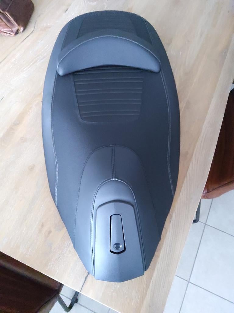 Verlaagde zadel van peugeot  metropolis, Motoren, Ophalen