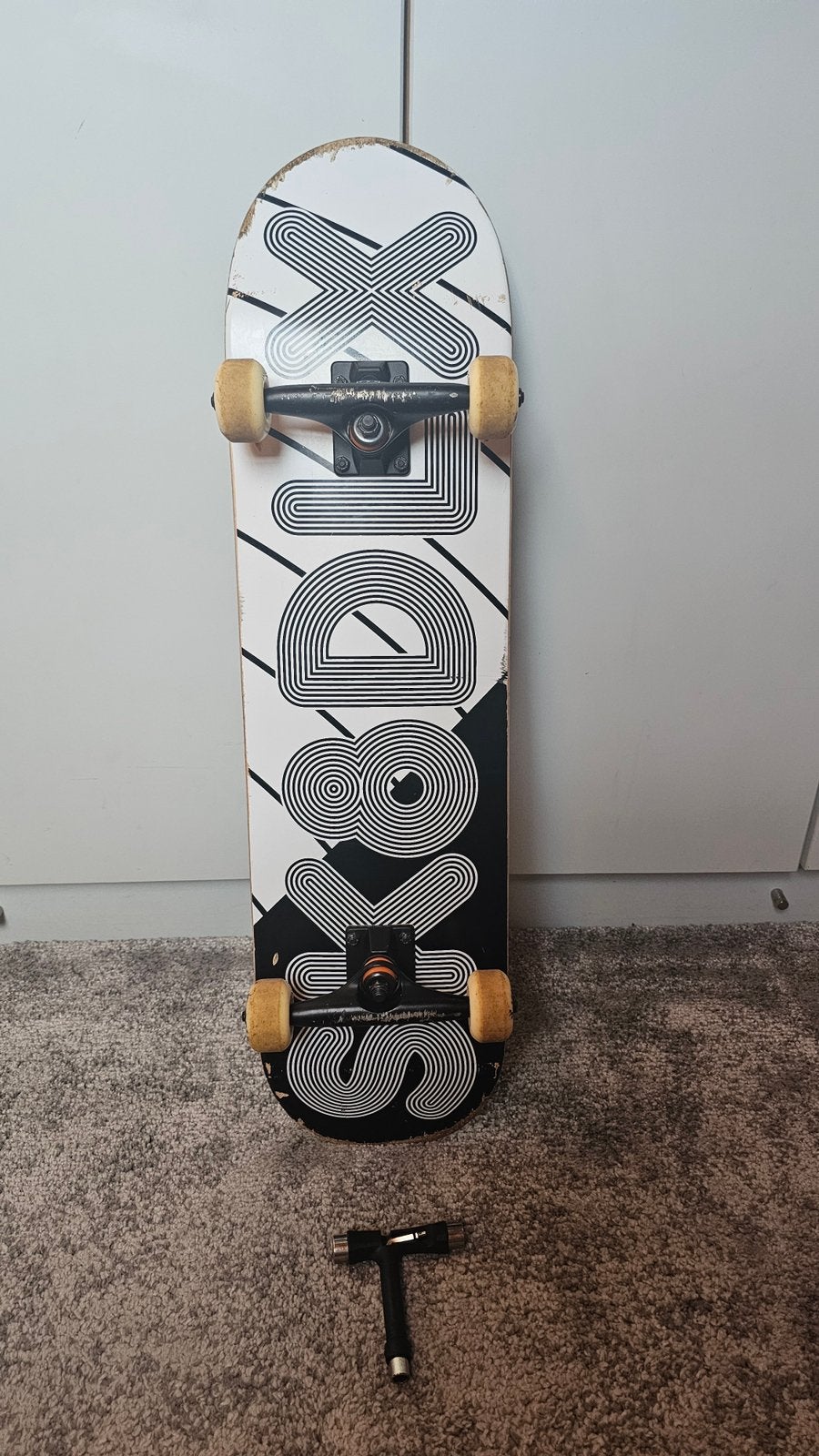Skateboard - SK8DLX Linus - pointure 42 à 44., Enlèvement, Comme neuf, Skateboard