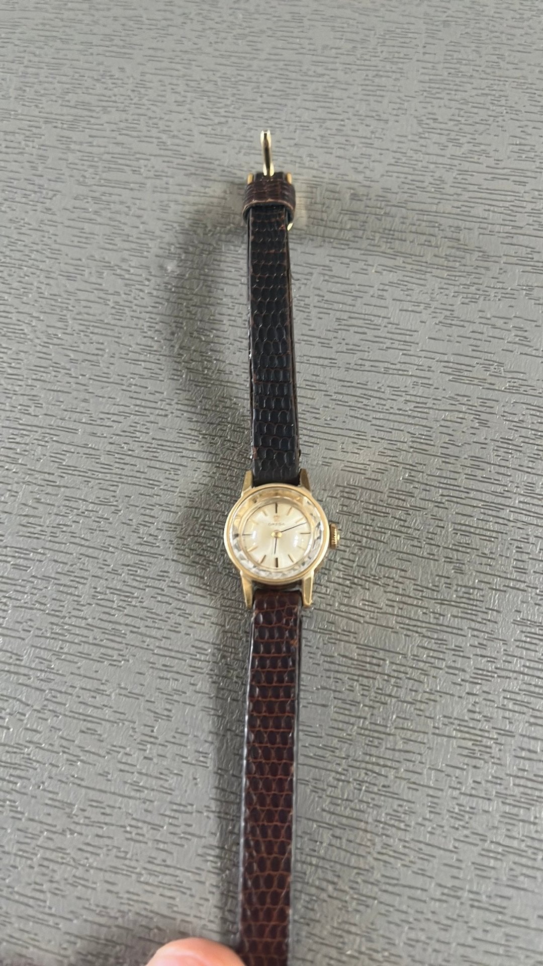 Montre omega femme, Bijoux, Sacs & Beauté, Montres | Femmes, Enlèvement ou Envoi, Comme neuf, Or, Or