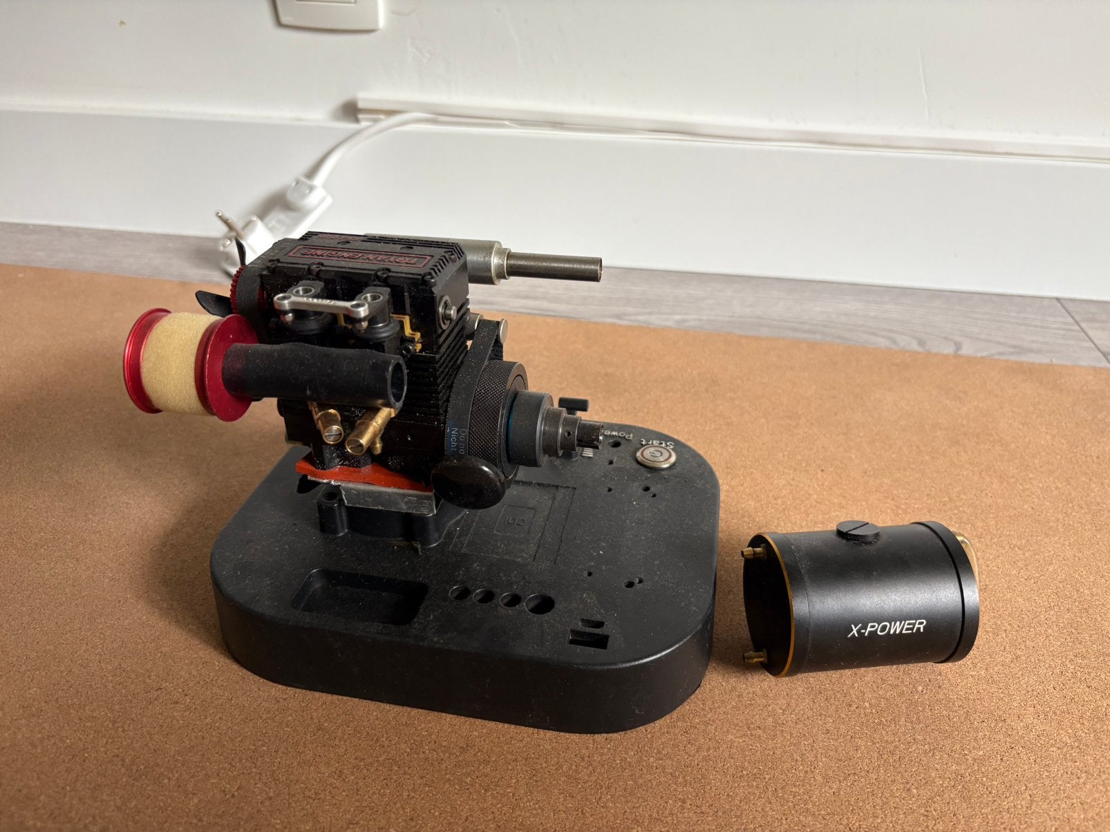 Toyan rc nitro engine . FS-L200 . 2 cylinders , 4 stork, Ophalen of Verzenden, Zo goed als nieuw, Nitro