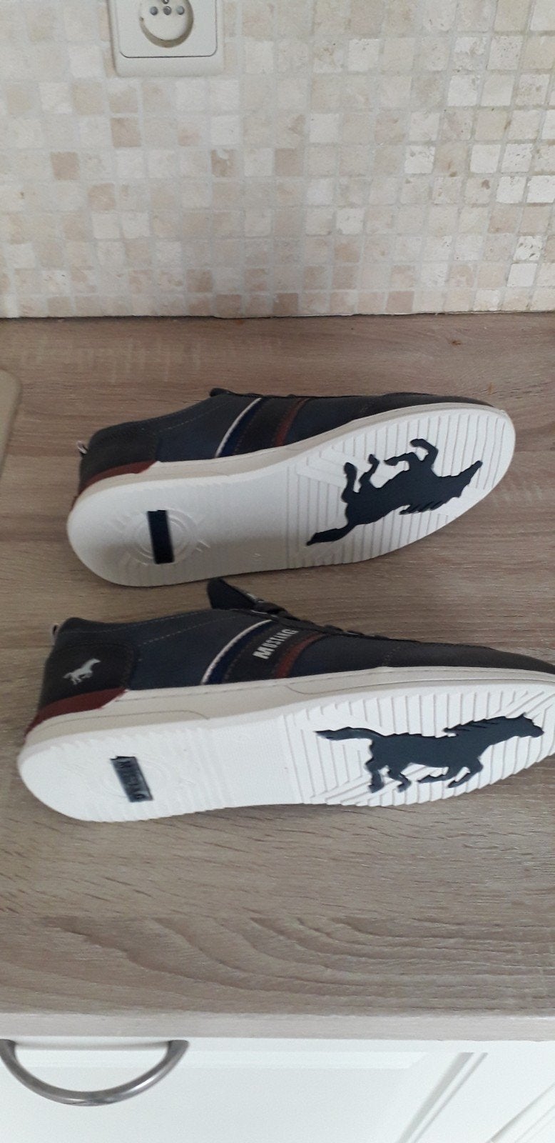 Nieuwe mustang sneakers maat 43, Kleding | Heren, Ophalen, Blauw, Nieuw, Mustang