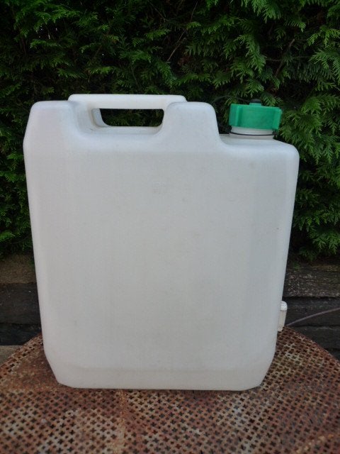 Jerrycan à eau 35 litres utilisée une fois seulement, Enlèvement, Comme neuf
