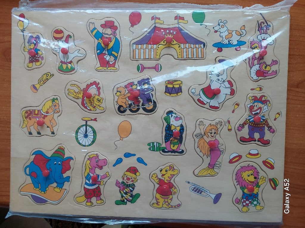 puzzle en bois à boutons sur le thème du cirque, Enfants & Bébés, Jouets | Puzzles pour enfants, Comme neuf, 6 mois à 2 ans, 10 à 50 pièces