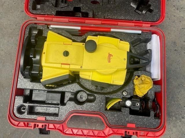 leica total station Leica Builder R100, Enlèvement