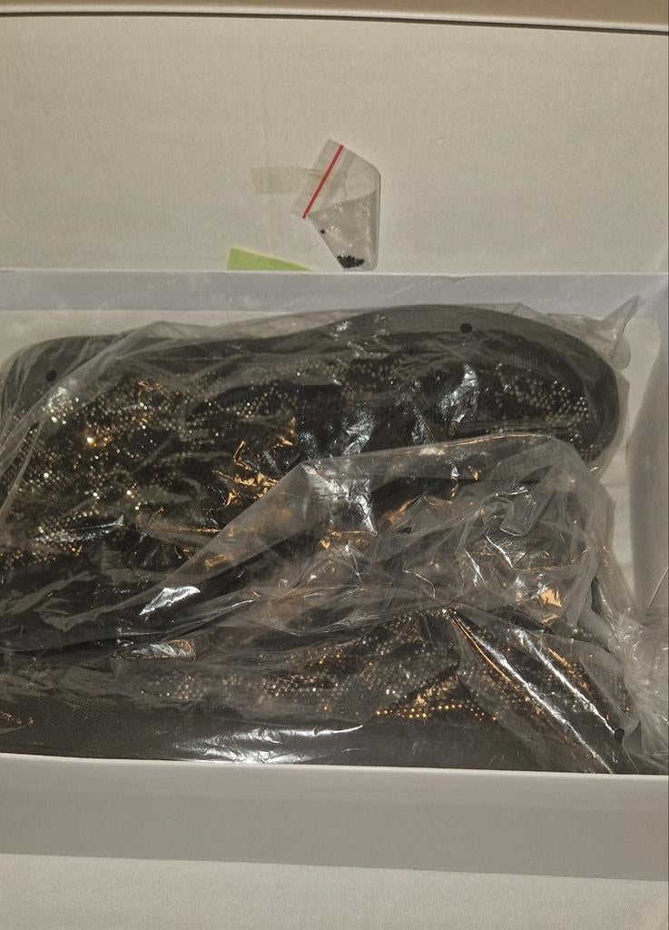 Schoenen Steve Maden, Ophalen