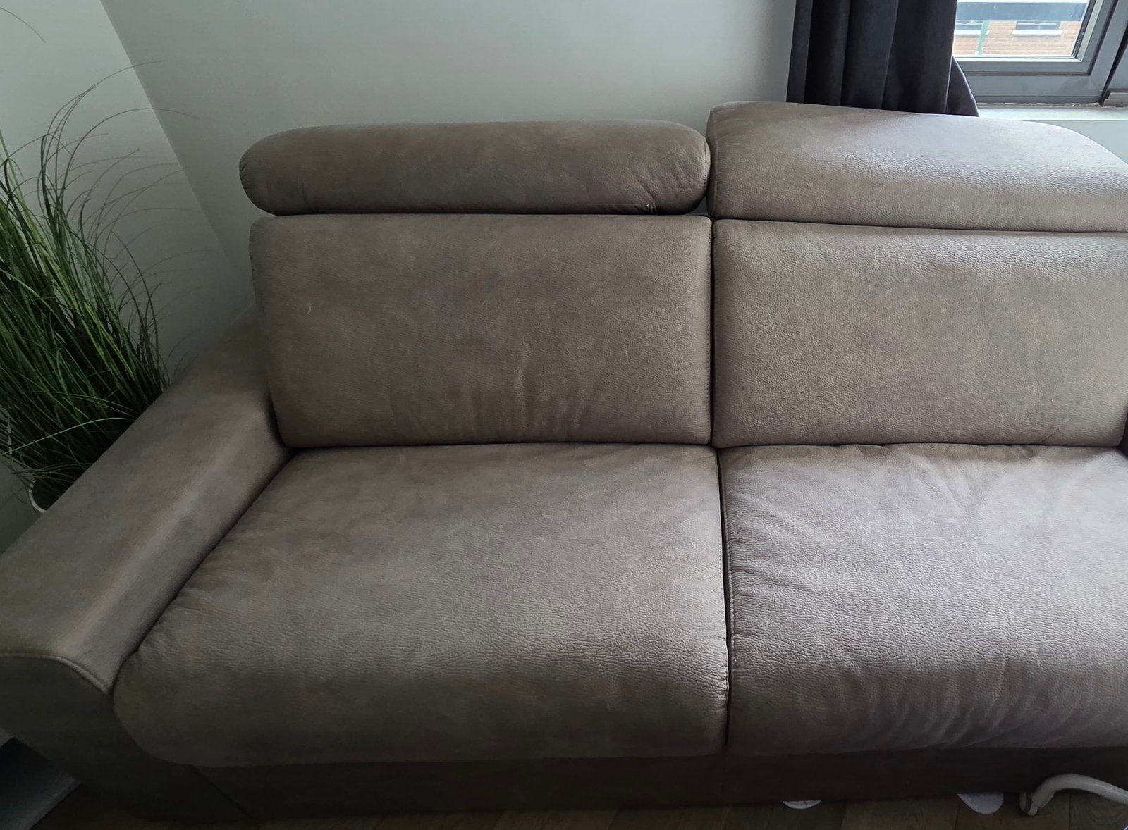 Taupe soft leather tweepersoons zetel(bed) incl. matras, 75 à 100 cm, Comme neuf, Enlèvement, Landelijk / klassiek / modern