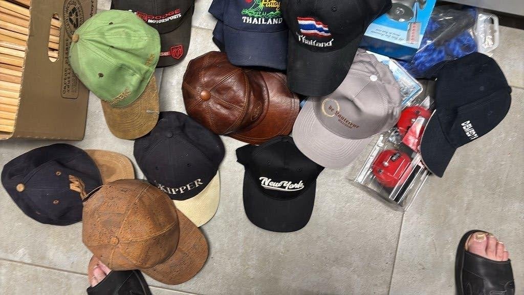 Petten , cowboy hoeden, Ophalen, Zo goed als nieuw, Hoed