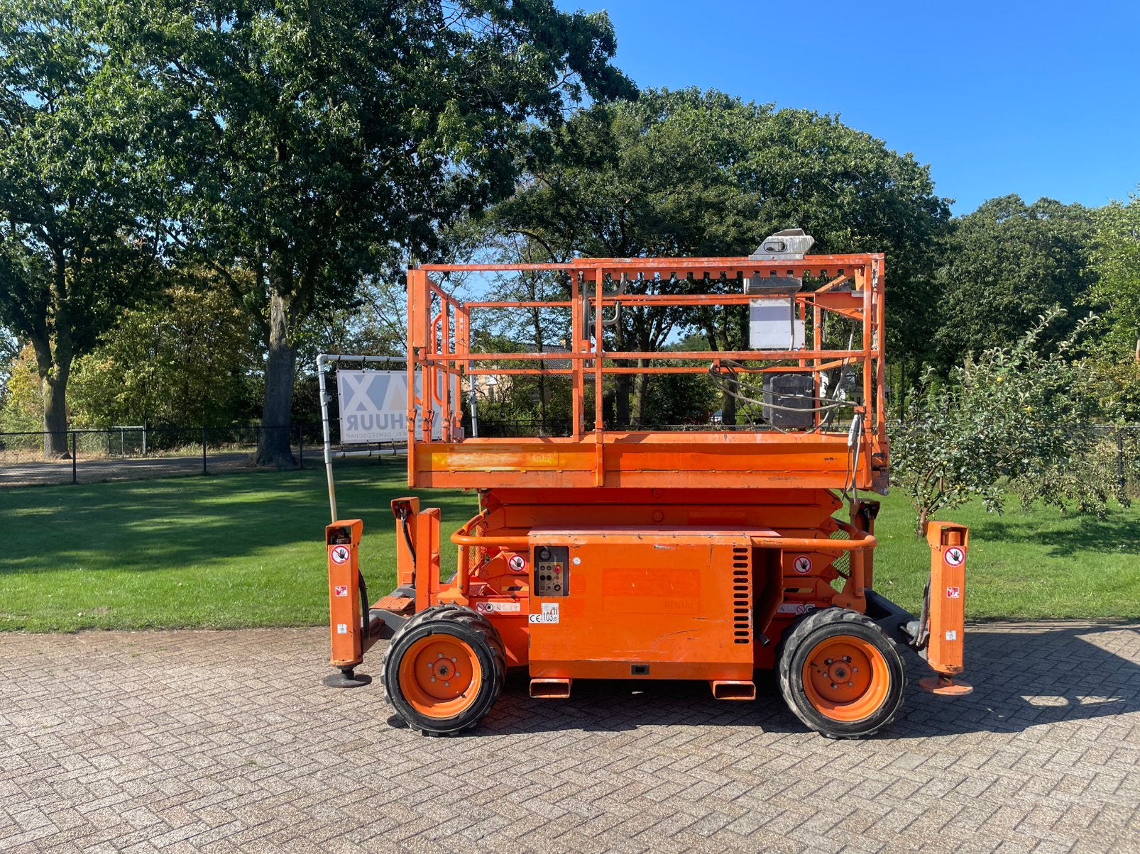 Skyjack SJ6832 4x4 schaarhoogwerker ruwterrein, Bricolage & Construction, Outillage | Autres Machines, Utilisé, Enlèvement