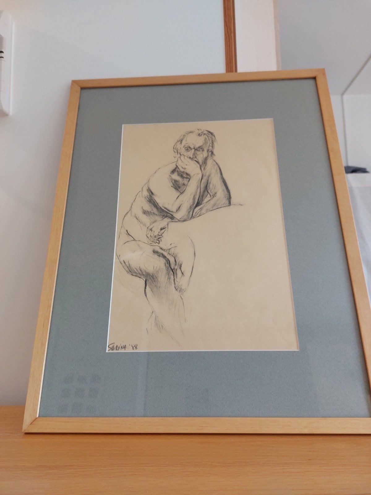 naakt model in houtskool, Enlèvement