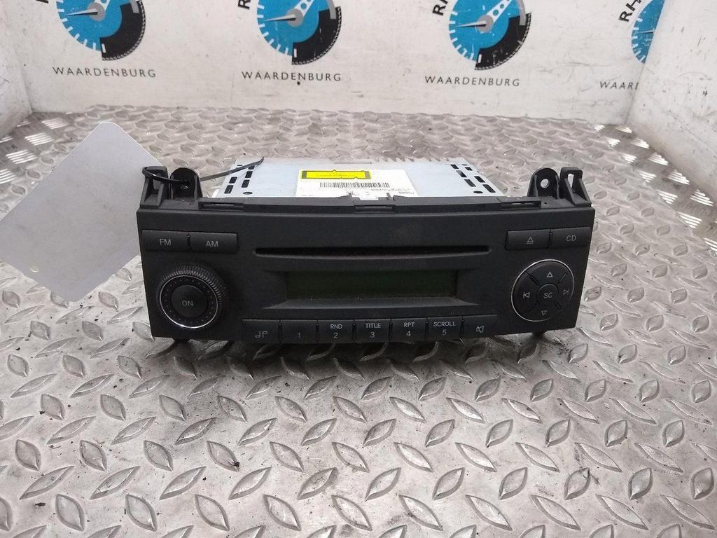 VOLKSWAGEN CRAFTER RADIO 2010, Auto-onderdelen, Ophalen of Verzenden, Gebruikt, Stiba lid