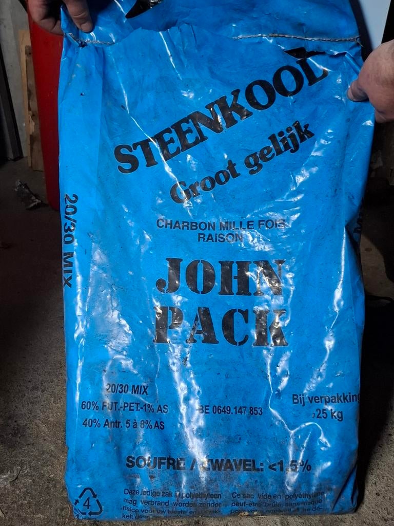 STEENKOOL - 28 ZAKKEN VAN 25 KG ELK, Bricolage & Construction, Chauffage & Radiateurs, Enlèvement